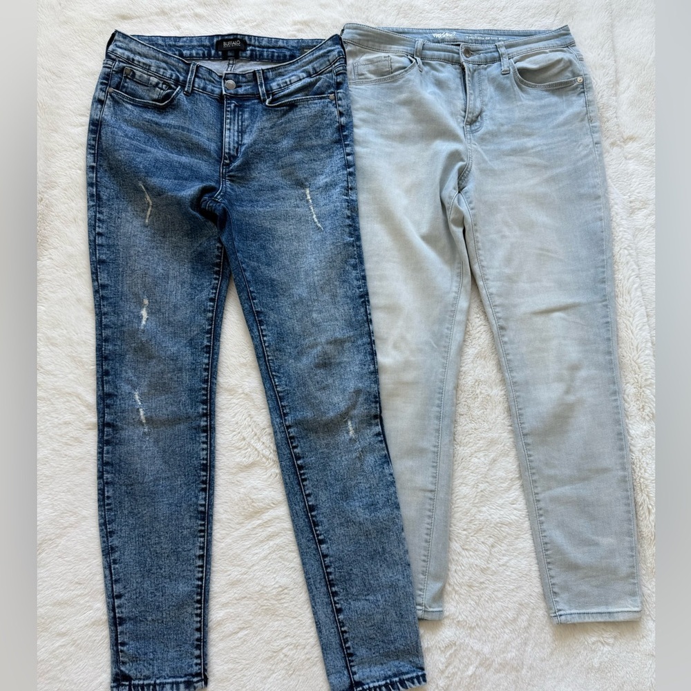 Bundle of women’s skinny stretch jeans size 30